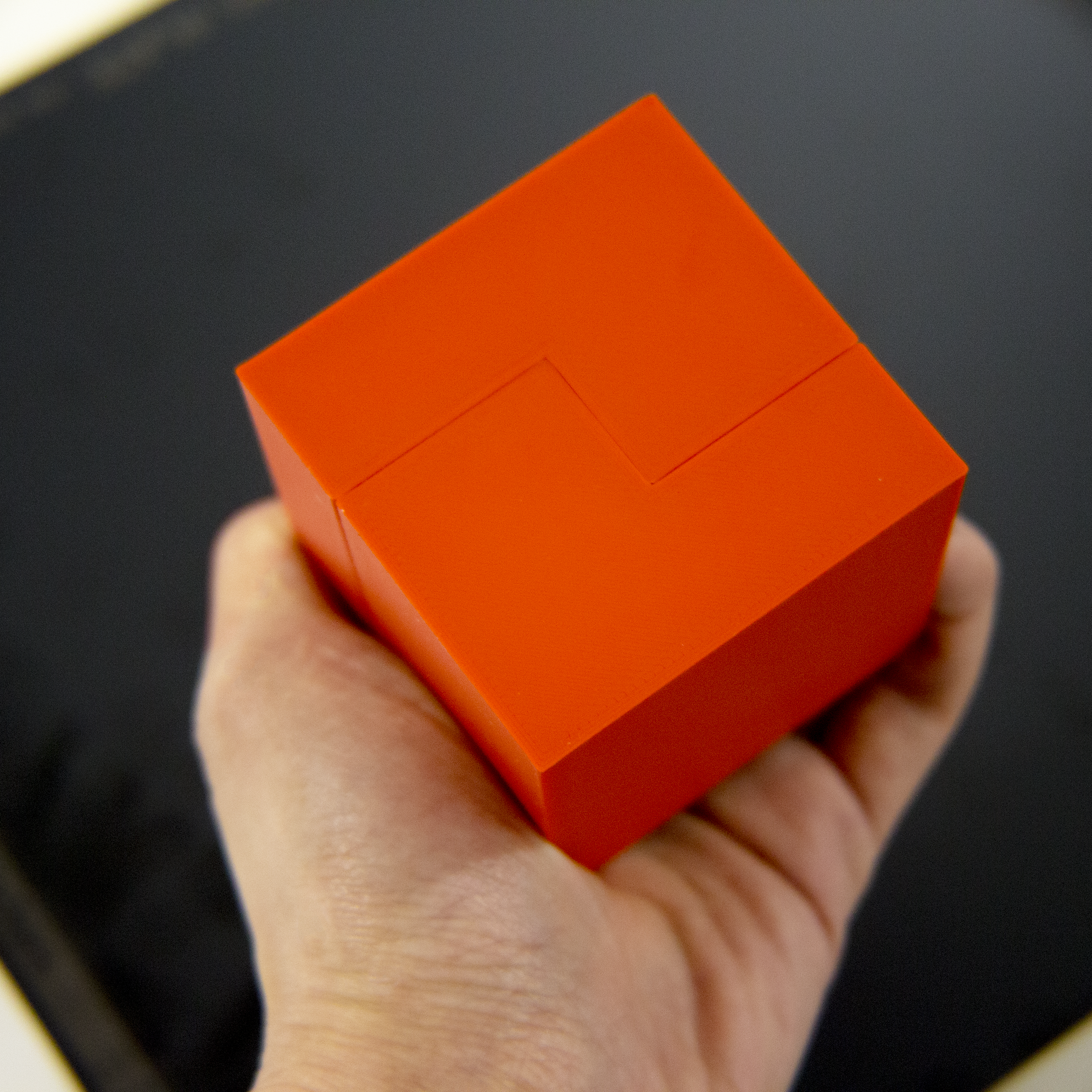 Fit parts precisely thanks to the benefits of using a smooth PEI plate like LayerLock